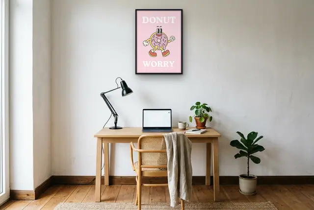 Donut Worry poster boven het bureau