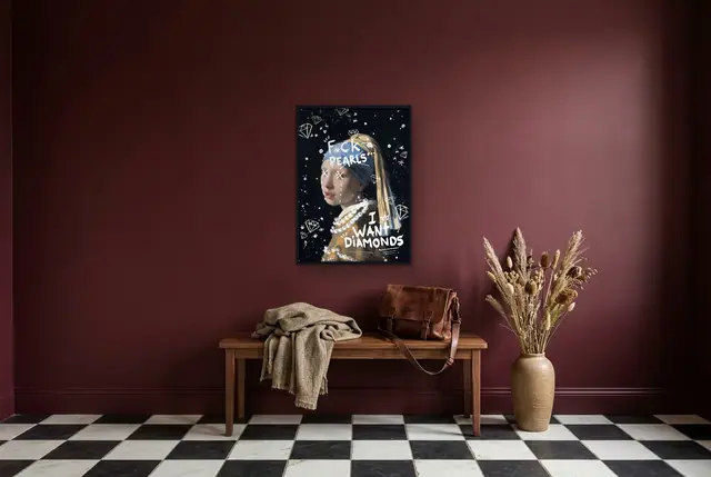 F*ck Pearls poster in de hal