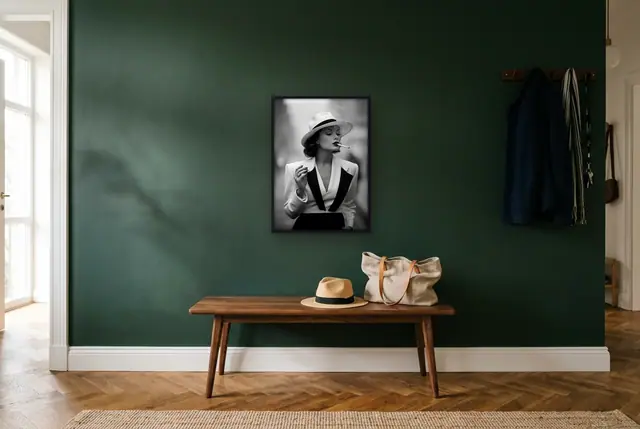 Femme fatale poster in de hal