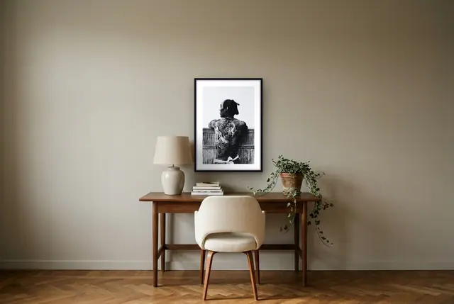 Getatoeëerde Japanse man poster boven het bureau