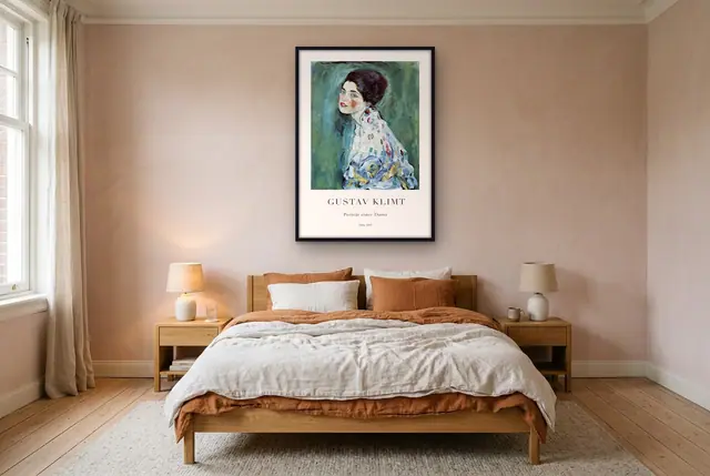Gustav Klimt dame poster boven het bed