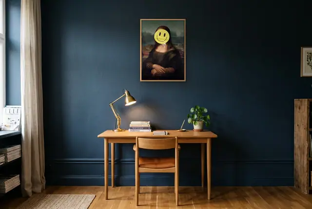 Mona Lisa smiley poster boven het bureau