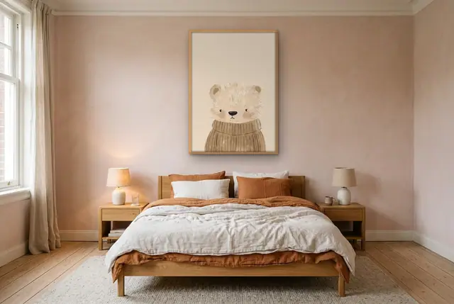 Kleine beer poster boven het bed