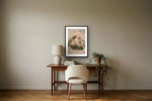 Liggende leeuw poster boven het bureau
