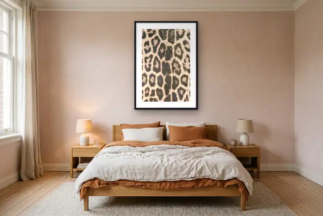 Luipaardprint poster boven het bed