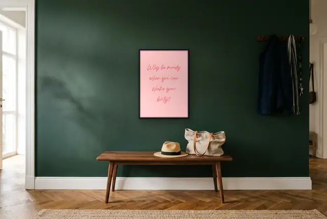 Shake your booty poster in de hal