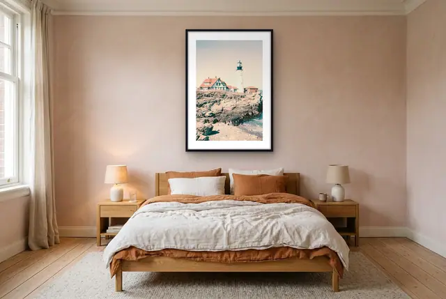 Vuurtoren aan kust poster boven het bed