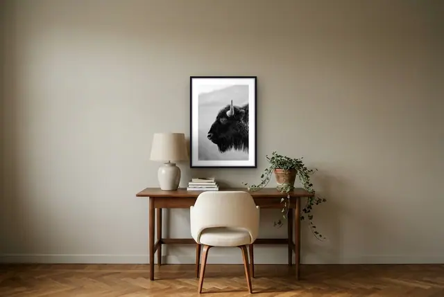 Wilde bizon poster boven het bureau