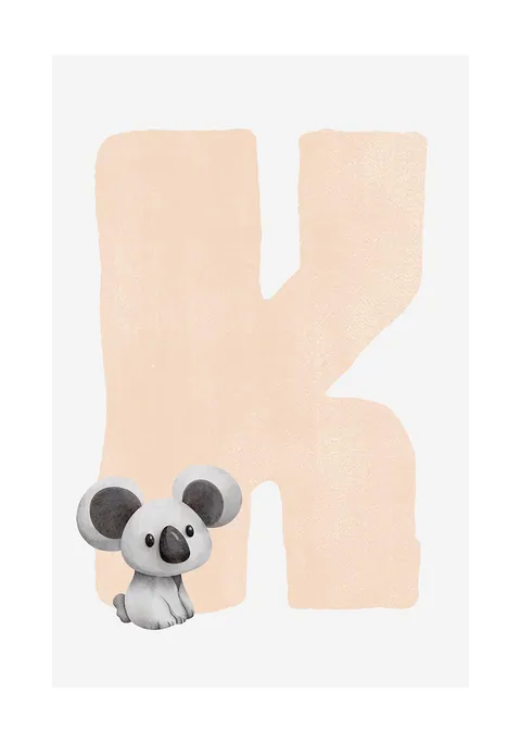 Grote zachtroze geschilderde letter K met een kleine geïllustreerde grijze koala linksonder
