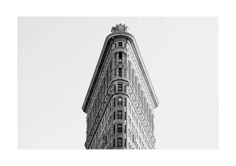 Zwart-wit foto van de spitse punt van het Flatiron Building in New York