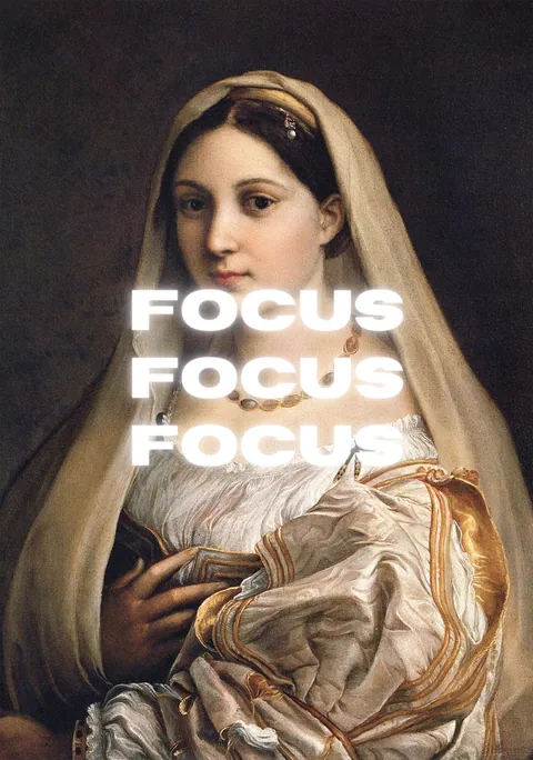 Klassiek portret van een gesluierde vrouw met driemaal de tekst focus in witte letters
