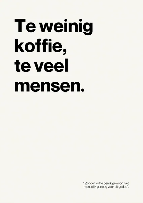 Witte tekstposter met zwarte letters en de tekst Te weinig koffie, te veel mensen.