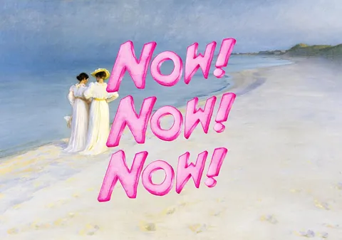 Schilderij van Krøyer met twee wandelende vrouwen en grote roze letters Now