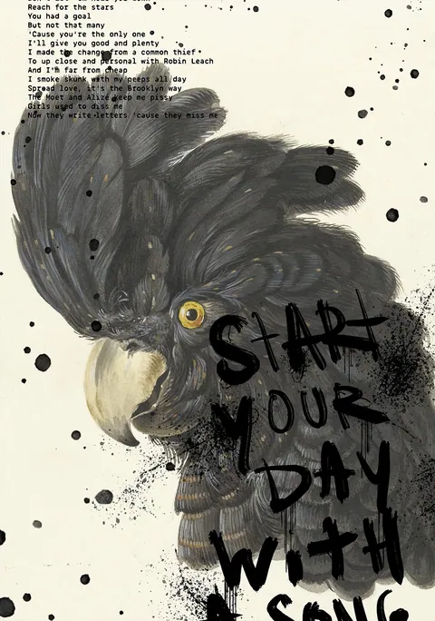 Illustratie van een zwarte kaketoe met inktspatten en graffititekst Start your day with a song
