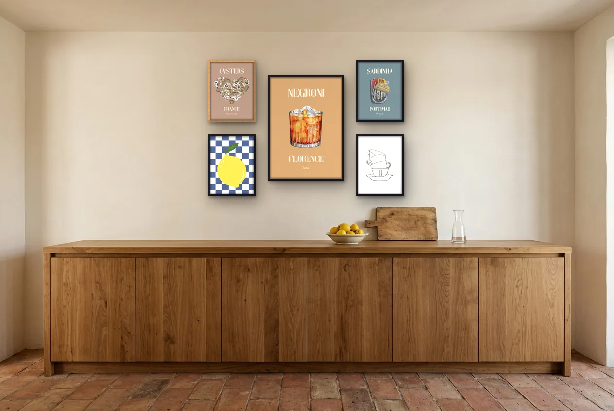 Fotowand met vijf posters voor de keuken in een kamer
