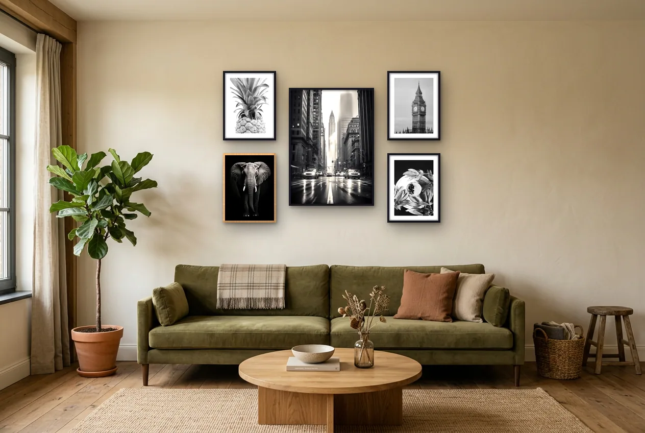 Fotowand met vijf zwart-wit posters in een kamer